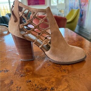 Tan Heeled Boots with Chunky Heel and Cut-Out Design